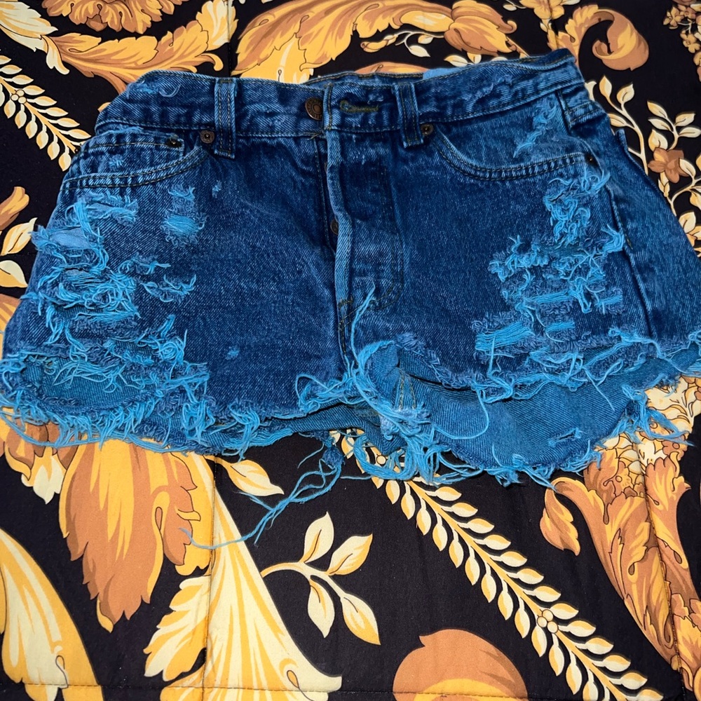 Levi’s Deconstructed Booty Shorts